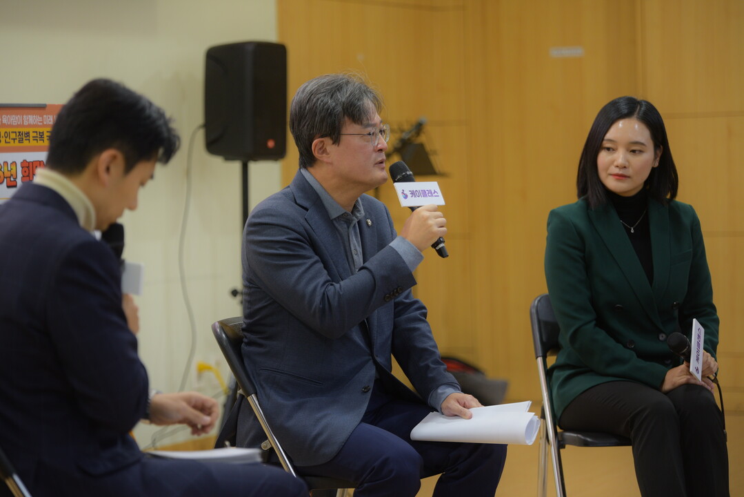 [Mom's 찰칵] 저출생 해법, 부모의 목소리로 찾는다